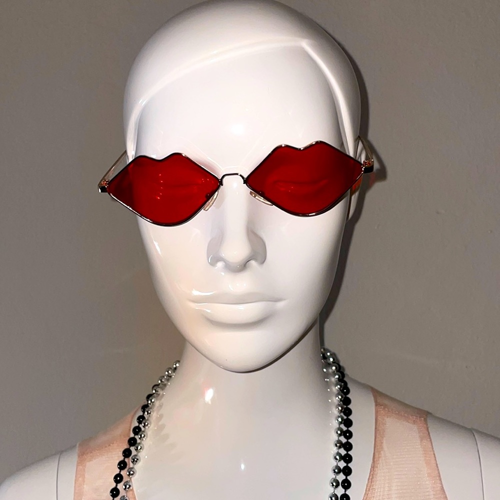 Red Lip Sunglasses 👄